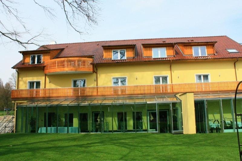 فندق بيليفيلدفي  Bayerisches Landhaus المظهر الخارجي الصورة